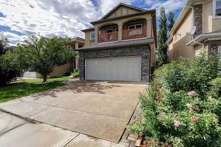 17 Sherwood Parade NW Calgary, AB T3R 1R1
