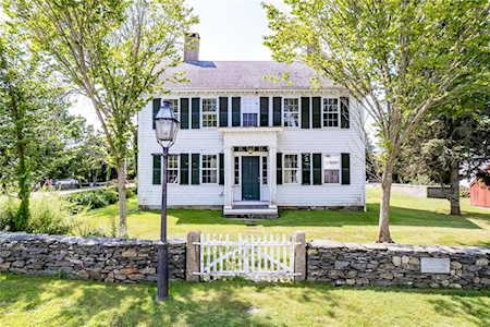 2 Commons Rd Little Compton, RI 02837