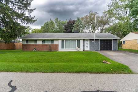 41150 N Mcmahon Circle Novi, MI 48375