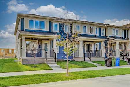 153 Yorkville Ave SW Calgary, AB T2X 4K4