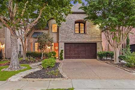 32 Glistening Pond Drive Frisco, TX 75034