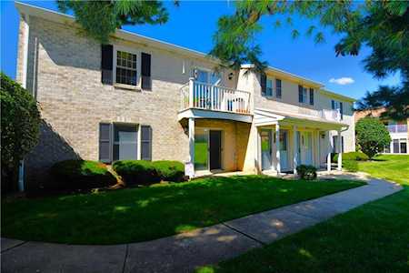 2697 Rolling Green Dr Macungie, PA 18062