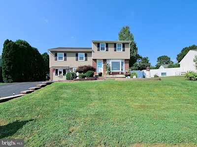 2431 E Helms Manor Marcus Hook, PA 19061
