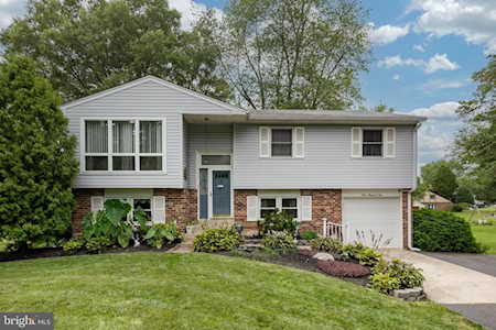 301 Logan Dr Hatfield, PA 19440