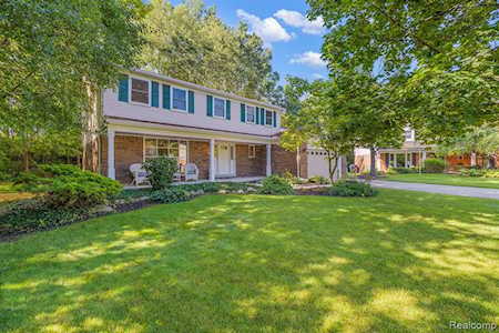 3179 Rolling Green Circle Rochester Hills, MI 48309