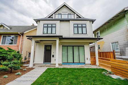 3482 Pandora Street Vancouver, BC V5K 1W7