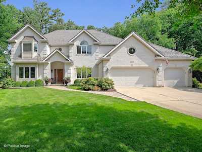 107 Trappers Ct Naperville, IL 60565