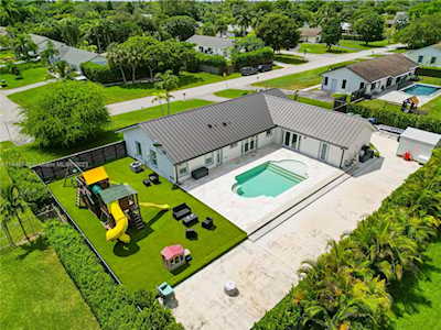 8725 SW 178th Ter Palmetto Bay, FL 33157