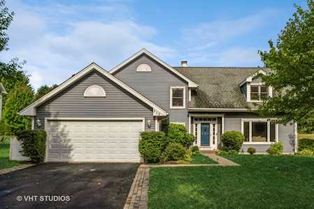 310 Chesterfield Ln Vernon Hills, IL 60061