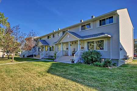 233 Killarney Glen Ct SW Calgary, AB T3E 7H4