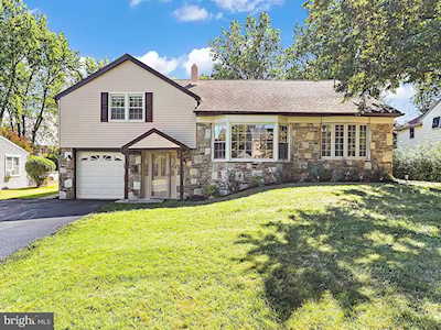 699 Saint Davids Ave Warminster, PA 18974