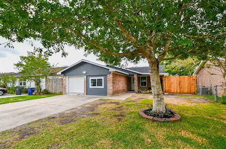1833 Flamingo Dr League City, TX 77573