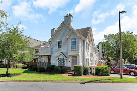 704 Shenandoah River Dr #D Chesapeake, VA 23320