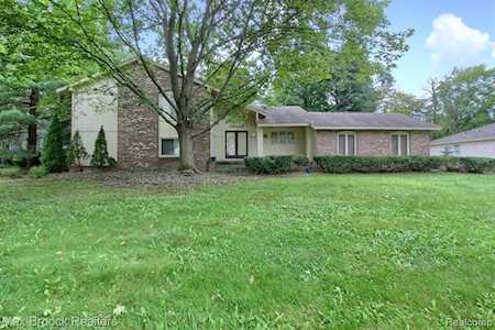 34347 Lakehurst Dr Farmington Hills, MI 48331