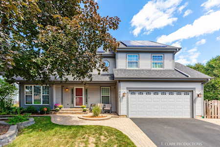 905 Fairfax Ct Elgin, IL 60120