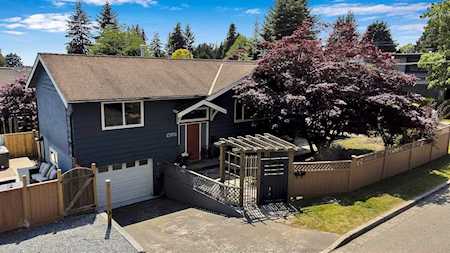 13950 Blackburn Avenue White Rock, BC V4B 2Z5