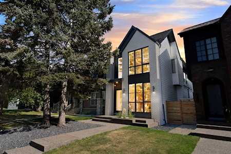 204 18A St NW Calgary, AB T2N 2G9