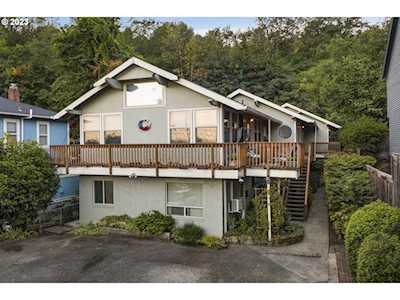 5223 SW View Point TER #2 Portland, OR 97239
