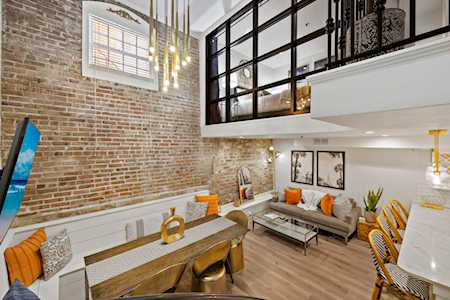 377 King Street #103 Charleston, SC 29401