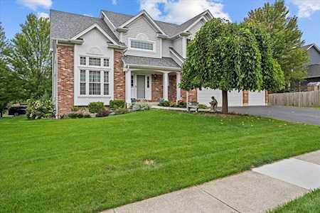 805 Hartfield Dr North Aurora, IL 60542