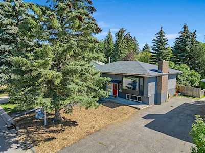 6139 Dalcastle Crescent NW Calgary, AB T3B 1X7