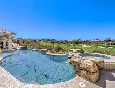 19 Club Vista Dr Henderson, NV 89052