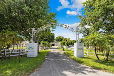 4551 NW 39th Ave Coconut Creek, FL 33073
