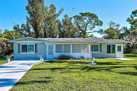 1382 Wall St Englewood, FL 34223