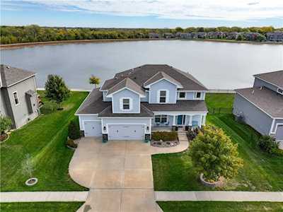 8720 SW 4th St Lee's Summit, MO 64064