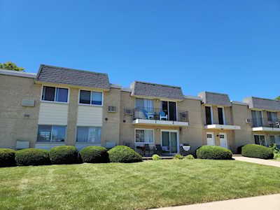 1430 N Evergreen Ave #2B Arlington Heights, IL 60004