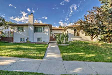 44 Northmount Dr NW Calgary, AB T2K 3E9