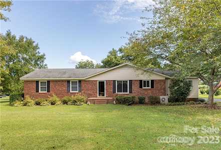 1961 Davis Circle Clover, SC 29710