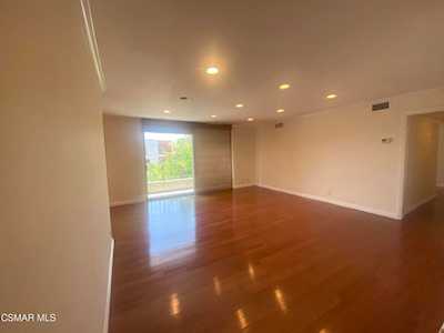 10707 Camarillo St #217 North Hollywood, CA 91602