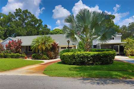 919 W Candlewood Ave Tampa, FL 33603