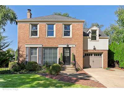 28 Mohawk Dr Clarendon Hills, IL 60514