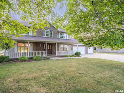 1425 California Rd Pekin, IL 61554