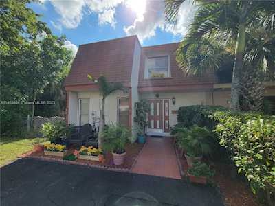 306 Sunshine Dr Coconut Creek, FL 33066