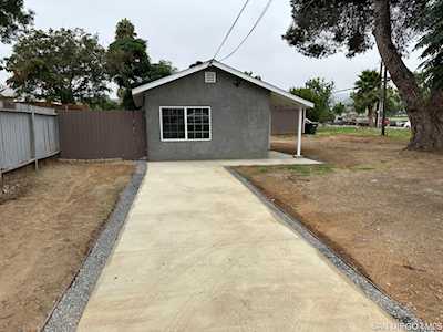 674 E Lincoln Ave Escondido, CA 92026