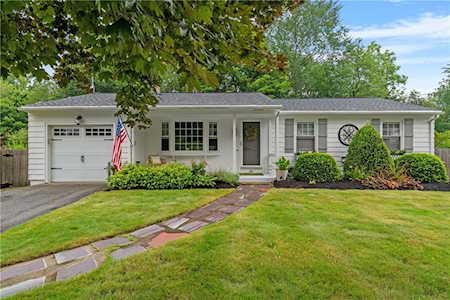 65 Ferncrest Dr Cumberland, RI 02864