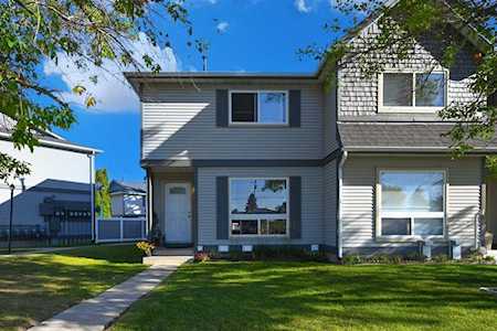 75 Erin Croft Crescent SE #26 Calgary, AB T2B 2T8