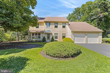 13 Canterbury Ct Marlton, NJ 08053