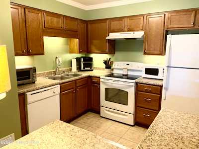 900 La Fontenay Ct Louisville, KY 40223