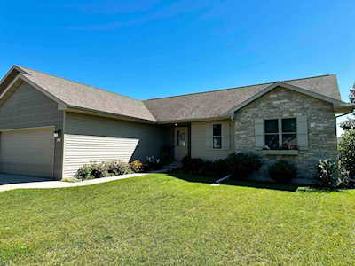 3271 Mockingbird Way Oshkosh, City of Oshkosh, WI 54904