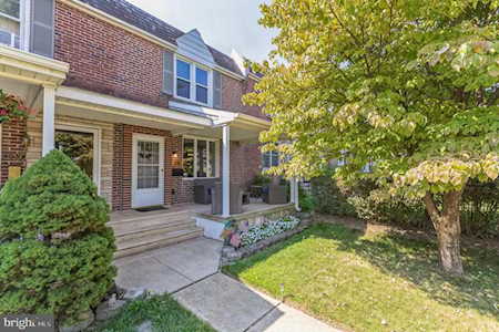241 Park Dr Glenolden, PA 19036