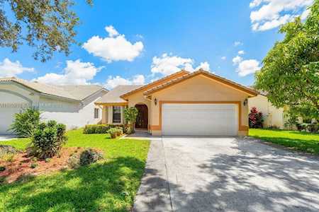 2437 NW 95th Ave Coral Springs, FL 33065