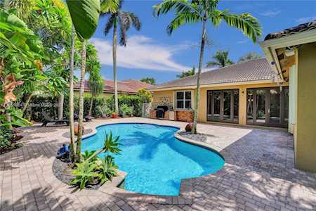 5123 Lakewood Dr Cooper City, FL 33330