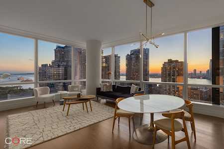 77 Greenwich St #16A New York, NY 10006