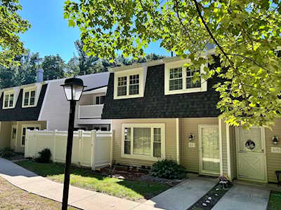 611 Edgebrook Dr #611 Boylston, MA 01505