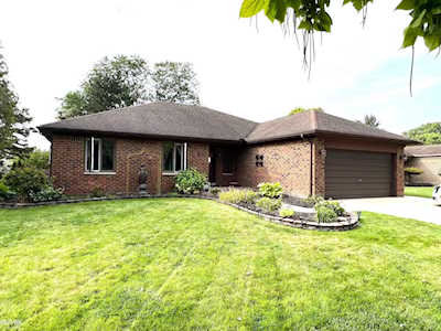 31684 Twin Oaks Dr Chesterfield, MI 48047
