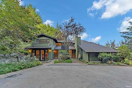 1145 Groveland Court West Vancouver, BC V7S 1Z7